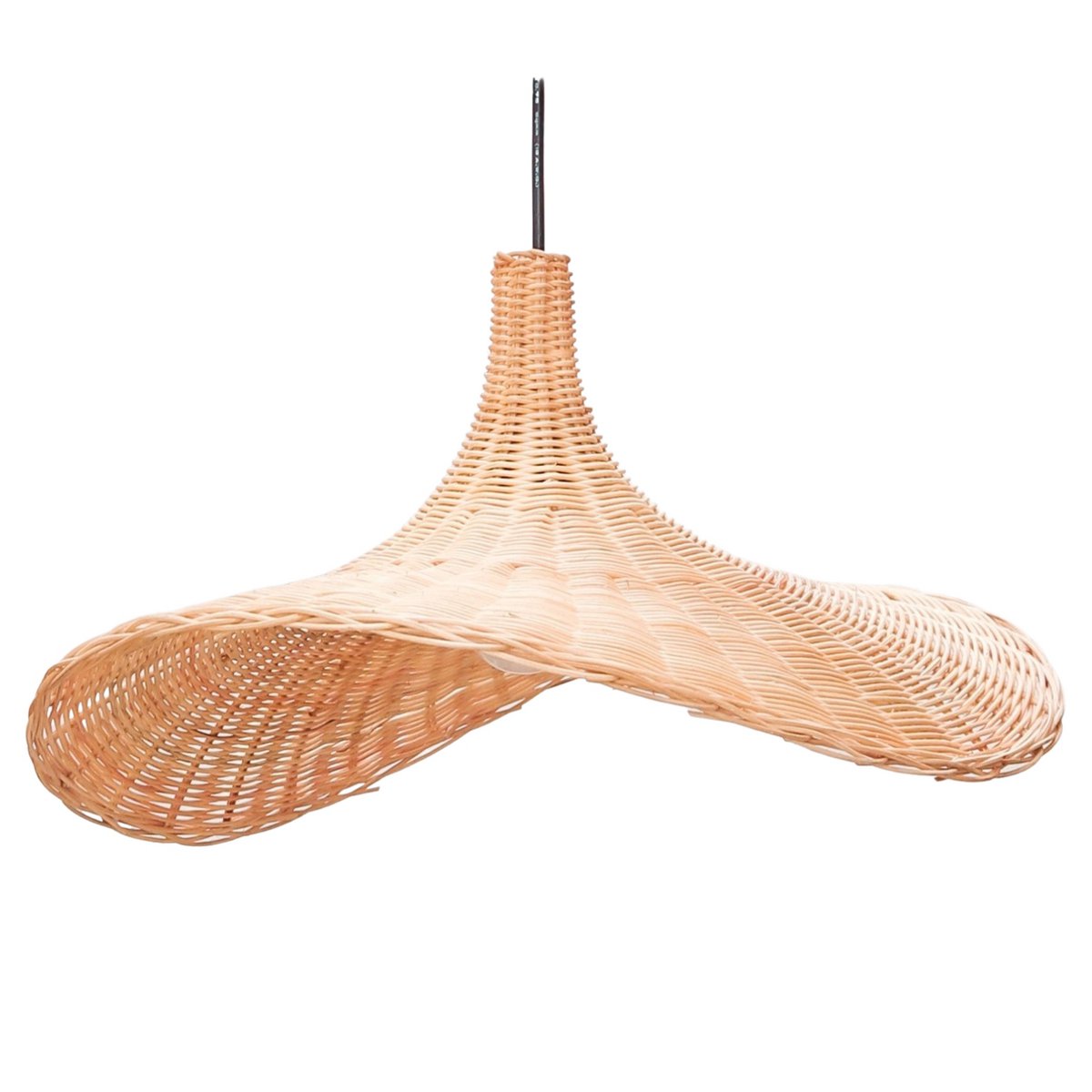 Hanglamp van rotan op een witte achtergrond