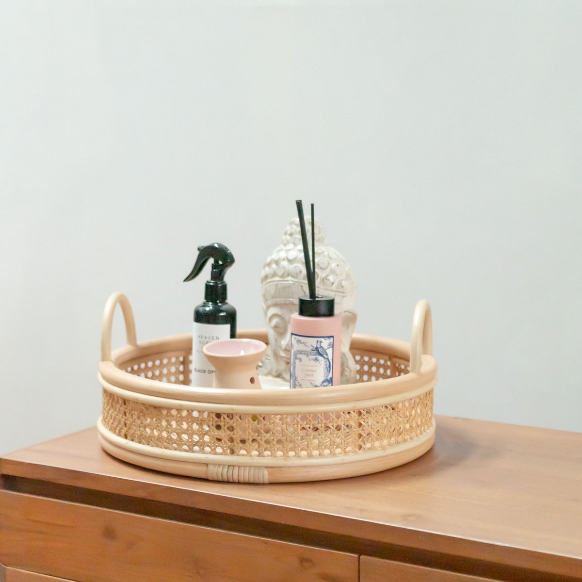 Rond decoratief dienblad van rotan met handvaten