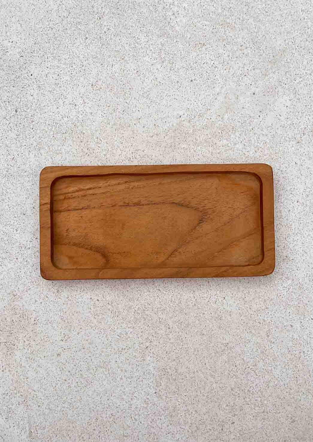 Houten plankje liggend op de vloer