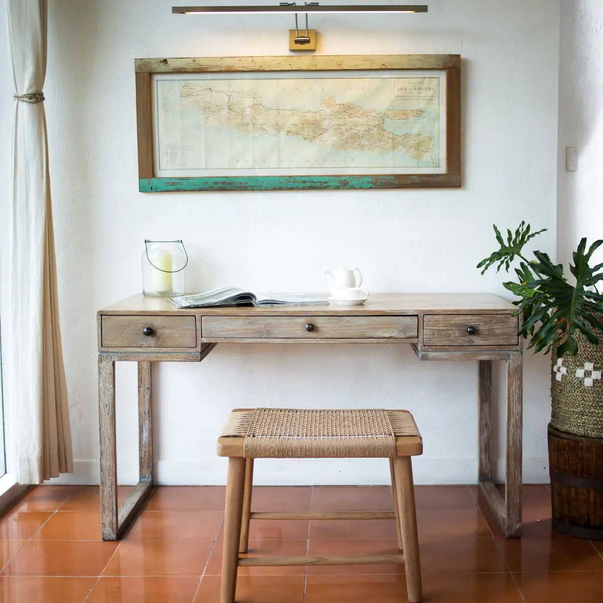 Houten kruk voor een bureau
