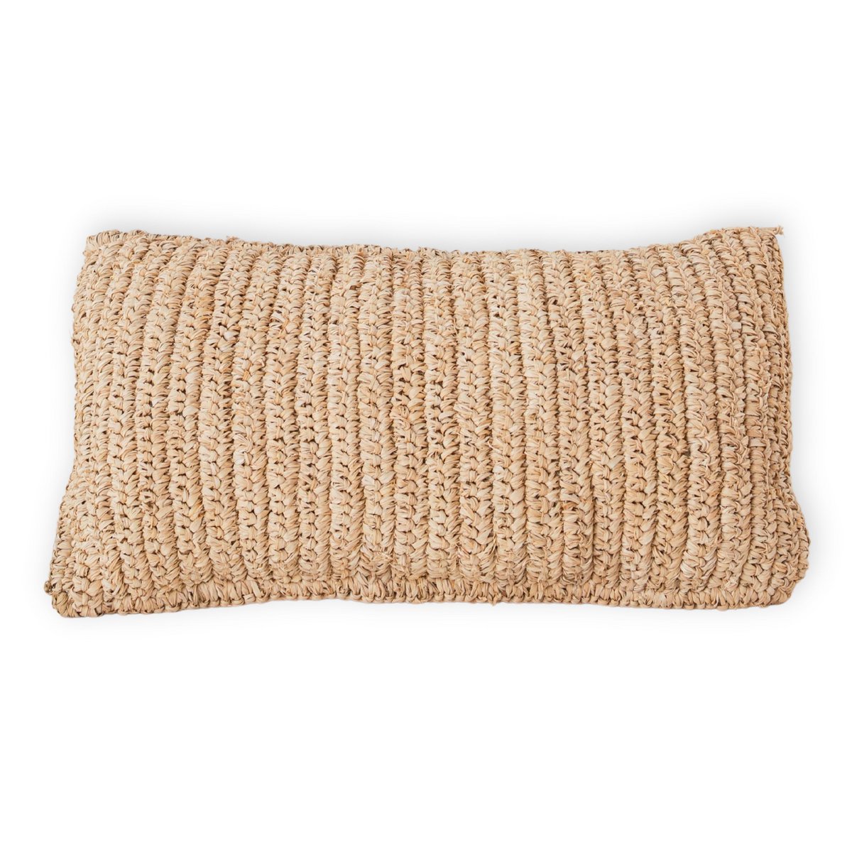 Kussen van raffia op een witte achtergrond