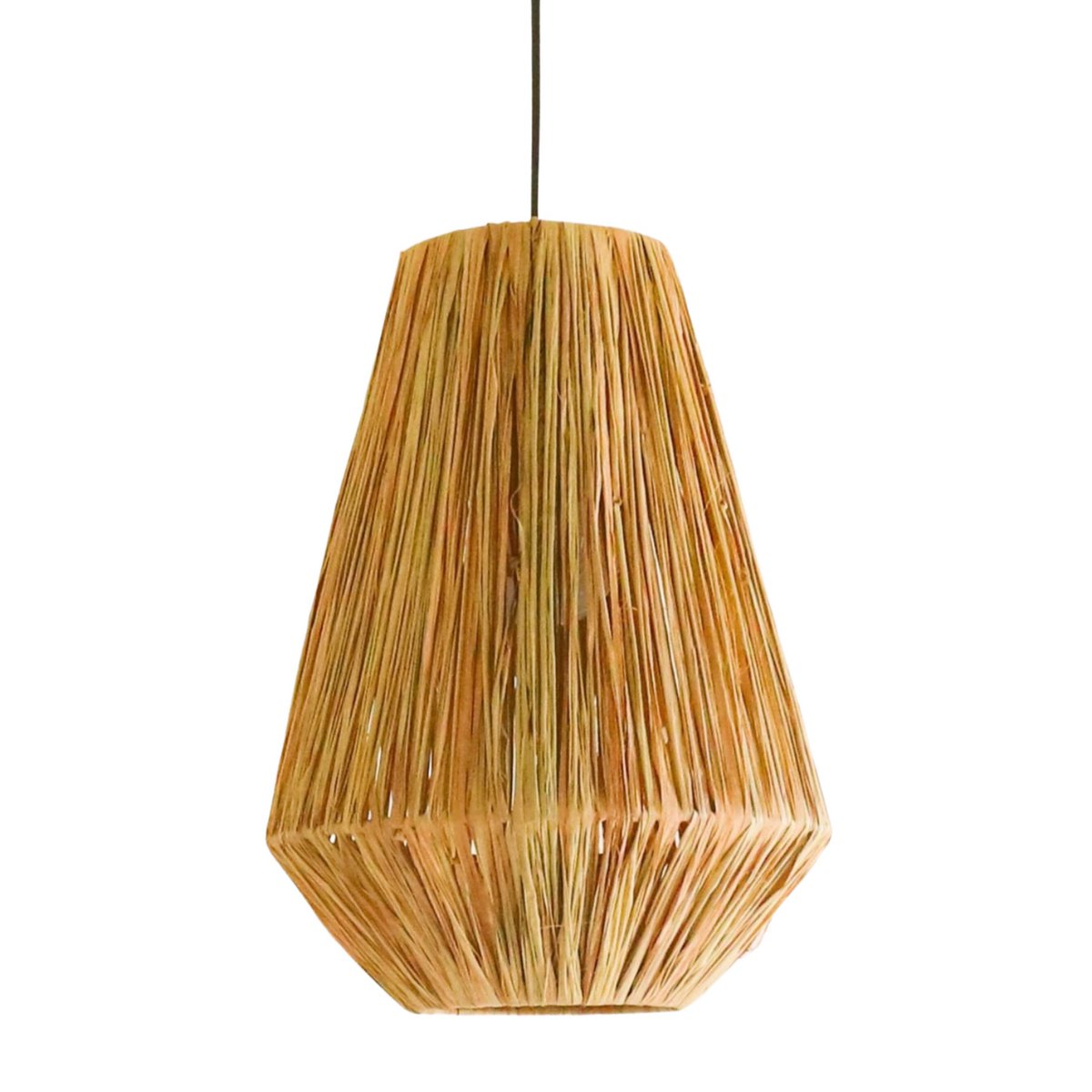 Hanglamp van raffia op een witte achtergrond