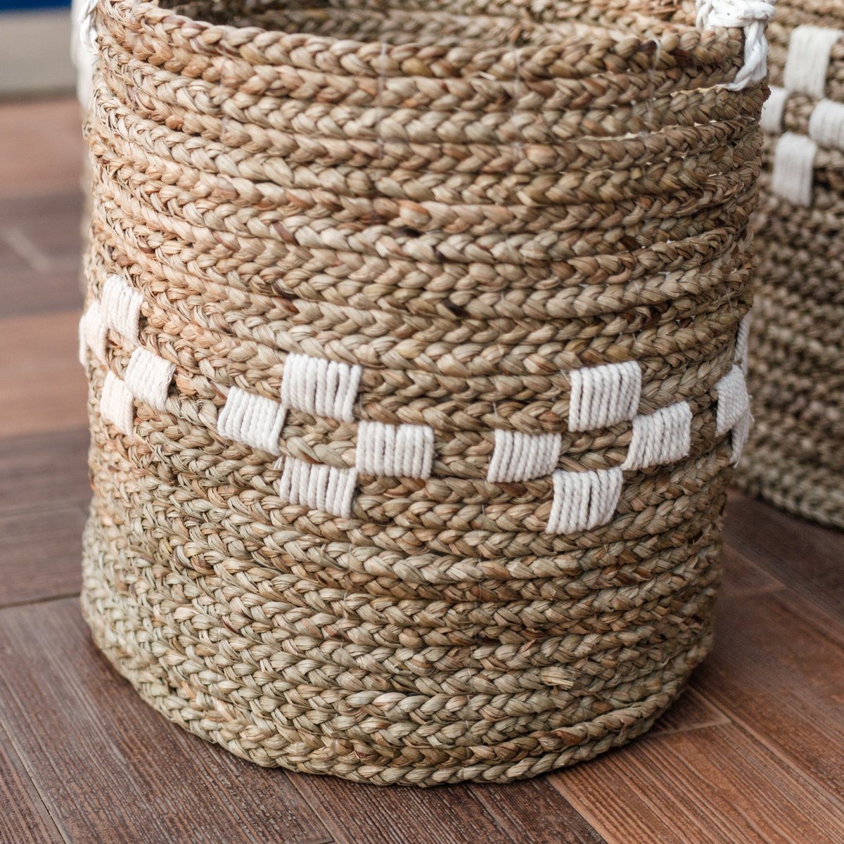 Close-up opbergmand van duurzaam zeegras met patroon