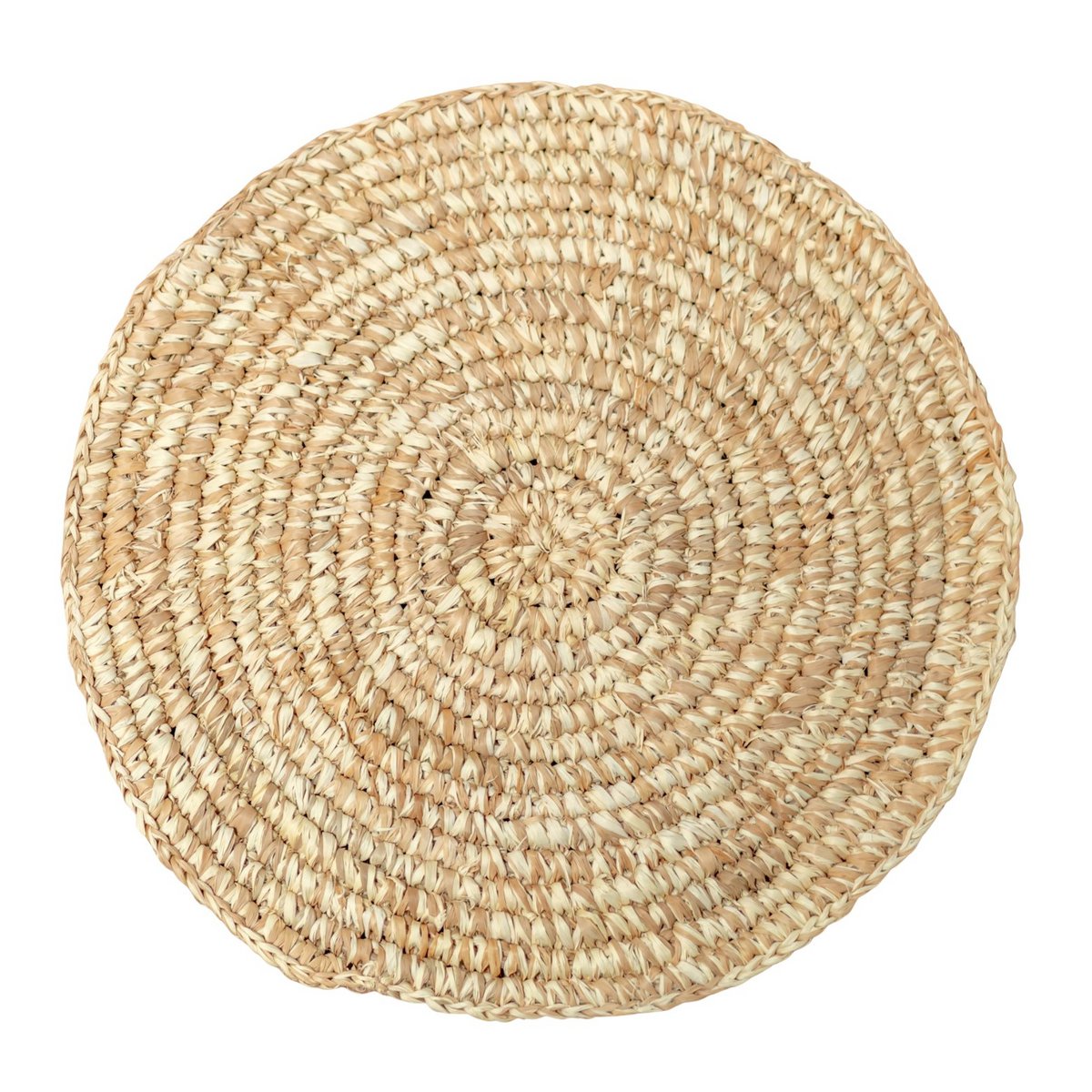 Placemat van raffia op een witte achtergrond