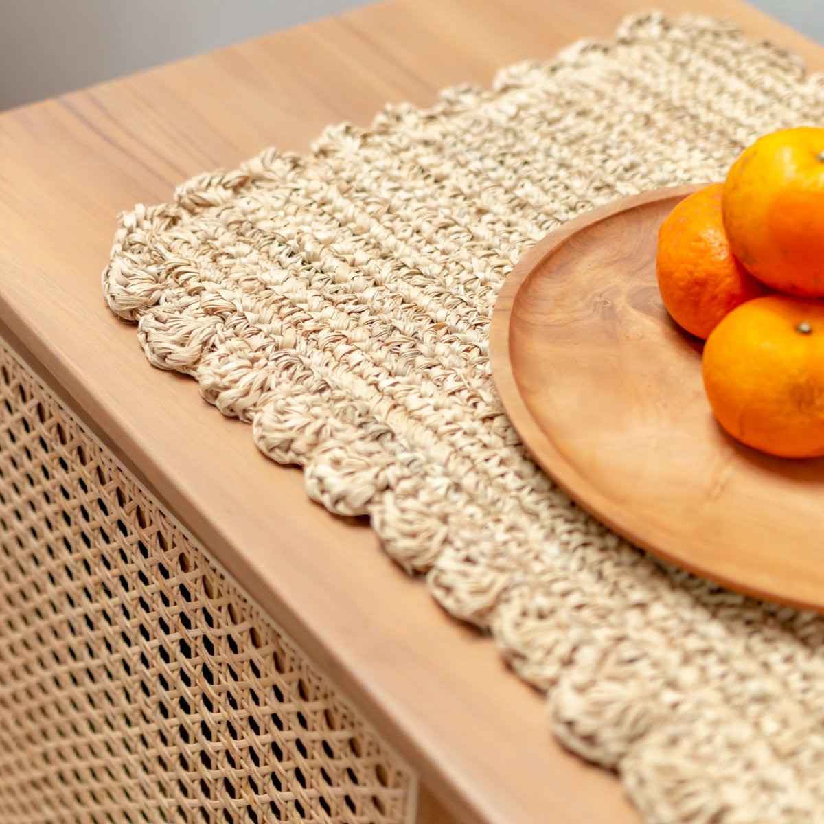 Close-up placemat van duurzaam gevlochten raffia