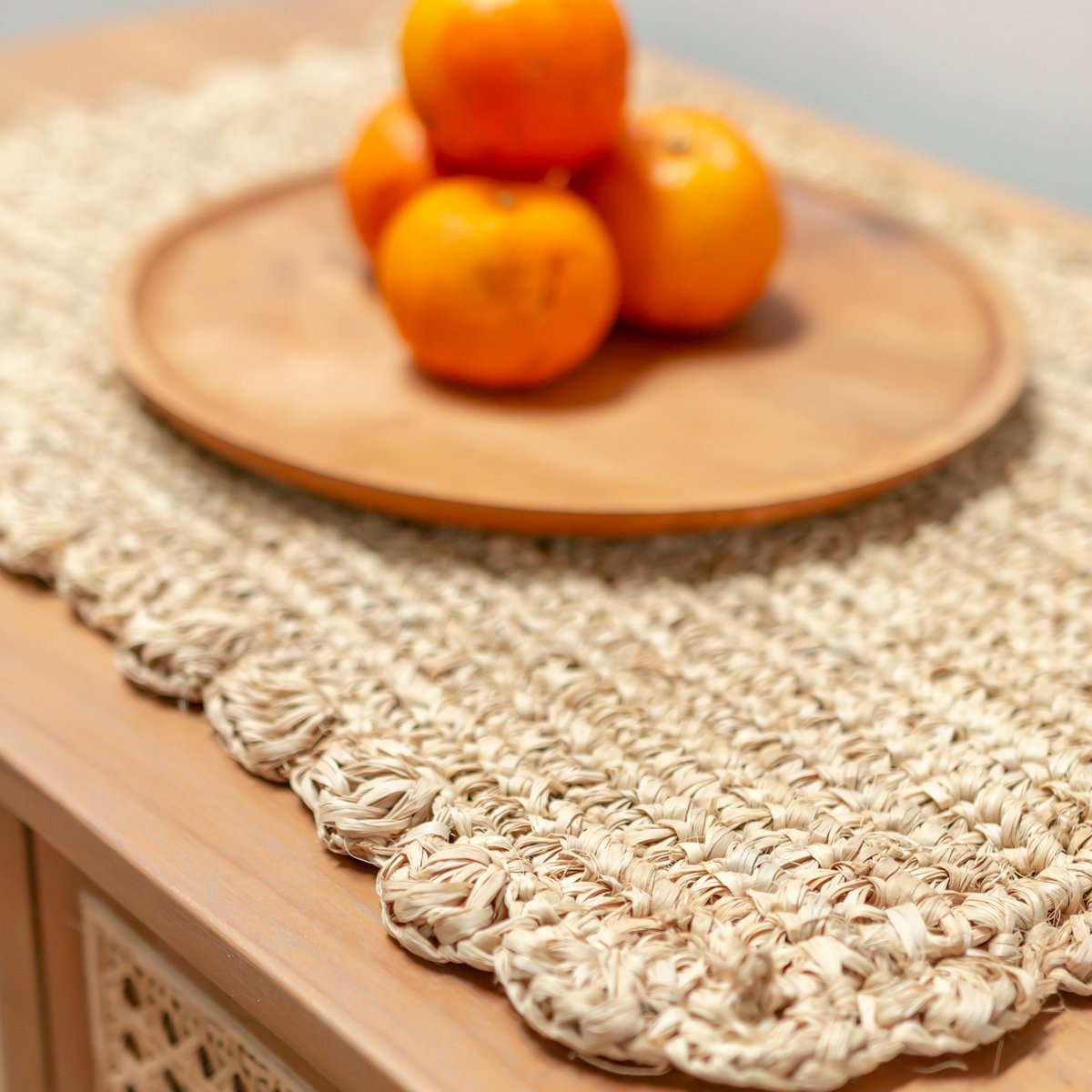 Close-up placemat van duurzaam gevlochten raffia