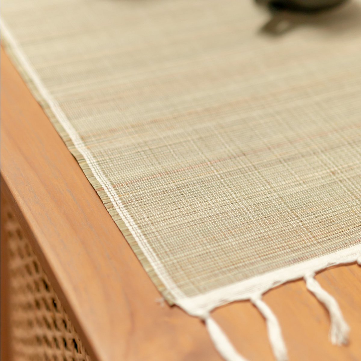 Placemat van handgeweven zeegras met franjes