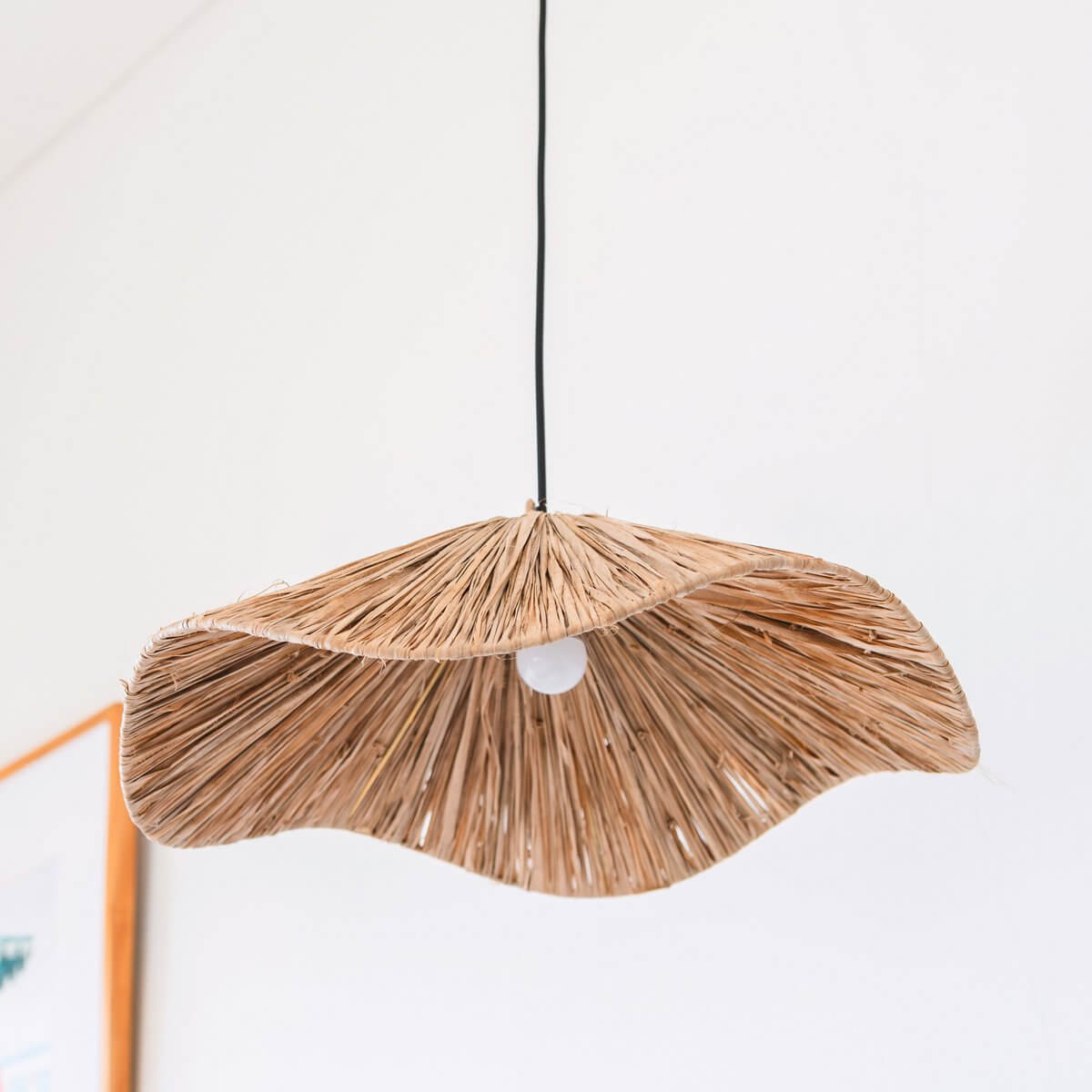 Raffia lampenkap schuin van onder gezien