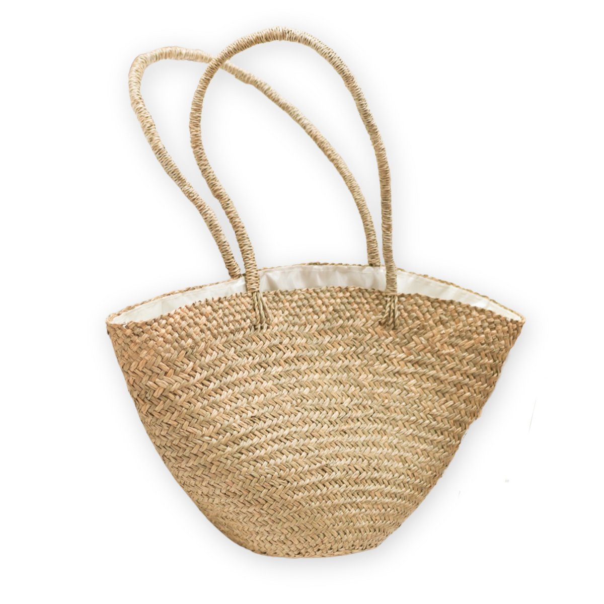 Handgeweven schoudertas van raffia op een witte achtergrond
