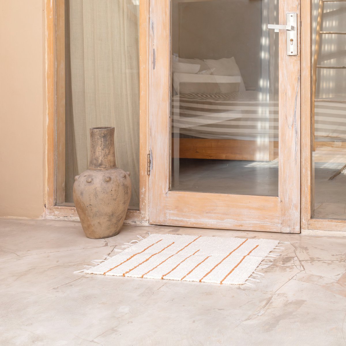 Vloerkleed van katoen voor een slaapkamer deur van glas