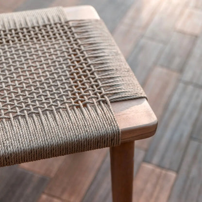 Houten design kruk van dichtbij gezien