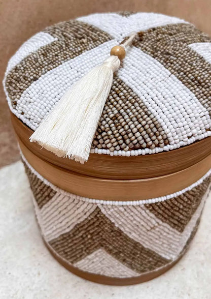 Groot offermandjes, schuin van boven dichtbij gezien