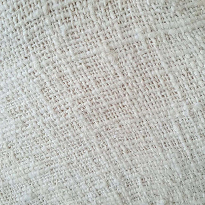 Kleine ronde beige poef, structuur van het katoen van dichtbij